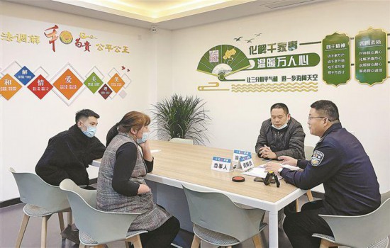 通過源頭化解千家事，努力做到“小事不出格，大事不出社區，難事不出鎮街”。