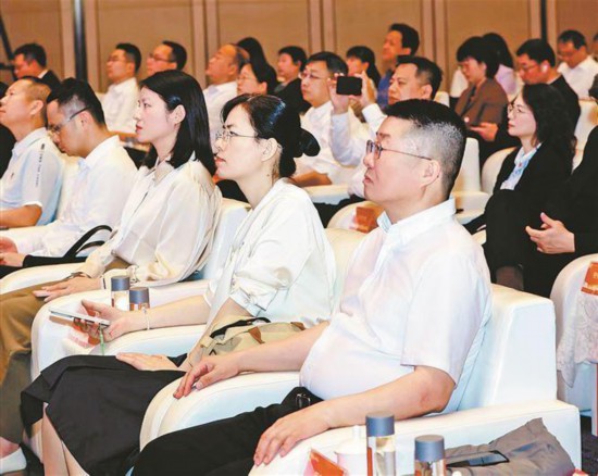 思明辖内的广大企业和企业家迎难而上、实干拼搏、开拓创新，去年取得丰硕成果。图为政企交流现场。