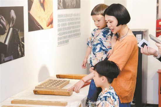 節前啟動的金榜書院“金榜雅集”龜糕印記憶非遺特展吸引市民駐足欣賞。思明區供圖