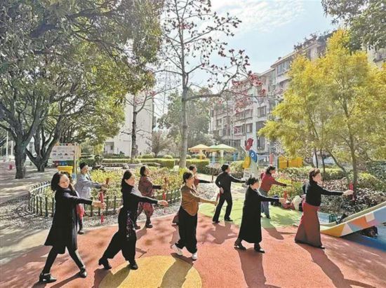 老舊小區改造后舊貌換新顏。