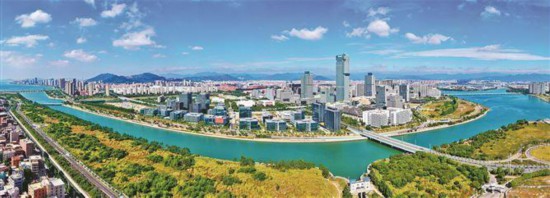 同安湾畔，厦门科学城核心区成为新质生产力聚集高地。记者 王火炎摄
