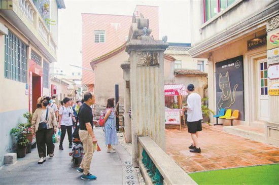 后溪城内社积极挖掘历史人文，引入台青力量开发文旅品牌，活化利用古厝。图为城内“黑猫”两岸青年文创基地。集美区台办供图