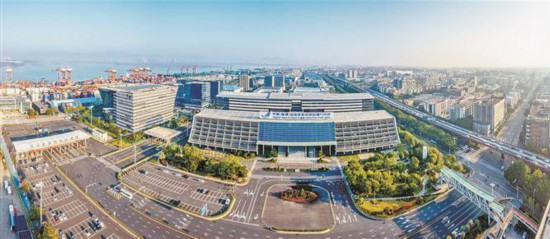 厦门自贸片区将党建工作作为推动高质量发展的核心动力，走出一条党建与改革发展深度融合的新路径。图为厦门自贸片区航拍图。记者 王火炎 林铭鸿摄