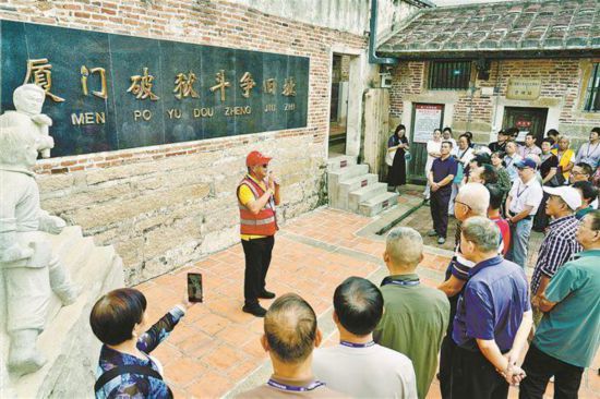 “鹭岛银领”宣讲员李旭鸣在厦门破狱斗争旧址开展传承红色基因主题宣讲。