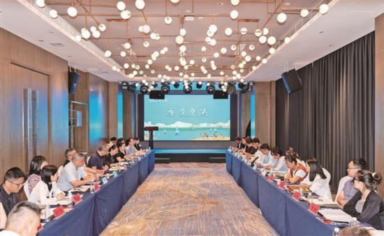 闽宁双方围绕特色旅游线路营销联盟未来合作规划、文旅融合发展、客源互送等议题进行了深入交流。